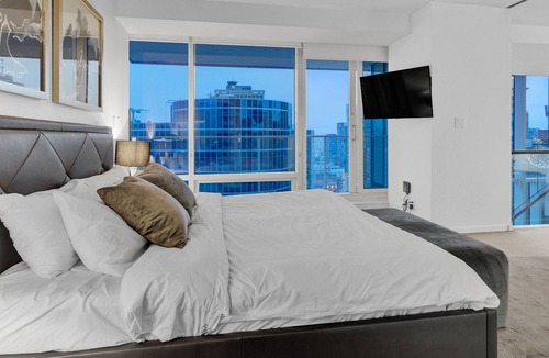 Coal Harbour Apartment | World Class Luxury at its finest