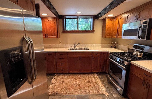 Covington Apartment | World Cup Base. Lakefront Home with Sweeping Mountain Views