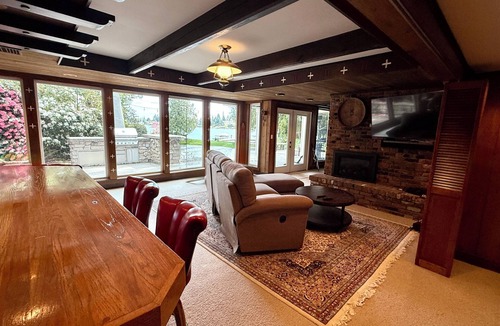 Covington Apartment | World Cup Base. Lakefront Home with Sweeping Mountain Views