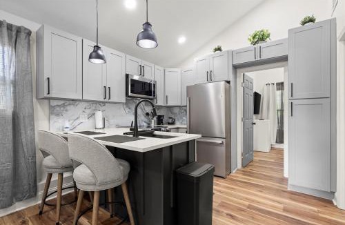 Belvedere Park House | World Cup Compound - 2 Luxury Homes! Sleeps 12
