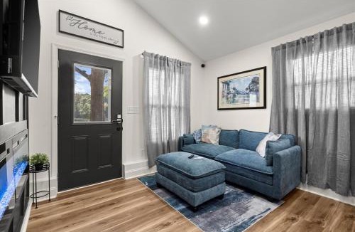 Belvedere Park House | World Cup Compound - 2 Luxury Homes! Sleeps 12