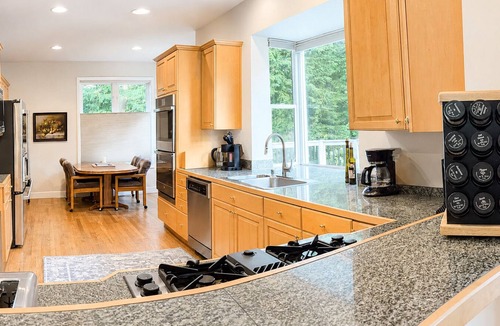 North Creek House | World Cup Games on 126” Screen in Upscale and Spacious House+Much More