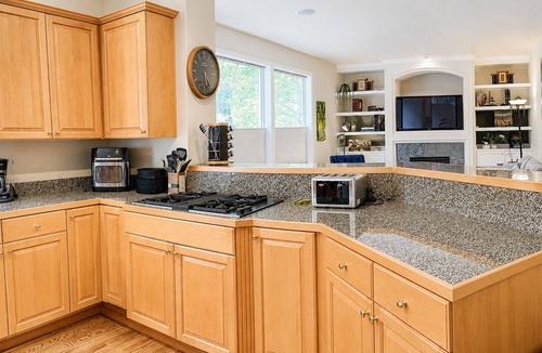 North Creek House | World Cup Games on 126” Screen in Upscale and Spacious House+Much More