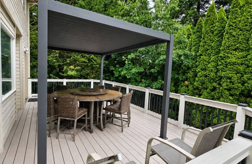 North Creek House | World Cup Games on 126” Screen in Upscale and Spacious House+Much More