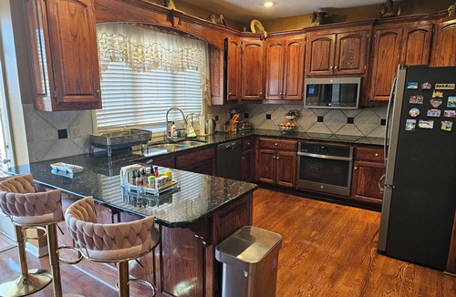Lee's Summit House | World Cup Getaway: Spacious 3.4 SQF 5-bedroom house, 12 Min to Arrowhead Stadium