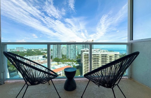 Coconut Grove Apartment | World Cup Match Base: Views & Grove Walk