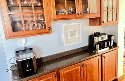 Quincy House | World Cup–Ready Coastal Home, POOL, Water Views & Easy Boston Access Sleeps 10