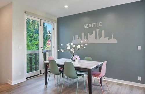 Eastlake Condo | World Cup Spacious Lake View Home — Sleeps 6, 10 Min to Lumen