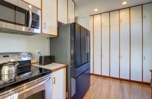 Eastlake Condo | World Cup Stay Spacious Lake Union Home Firepit Deck - 10 Min to Lumen Field