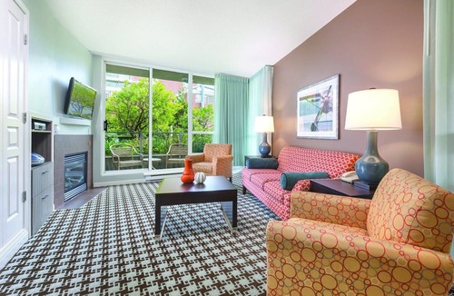 Inner Harbour Resort | World renowned under your feet !