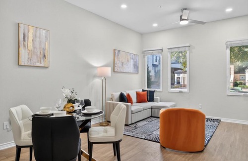 Cityplace Apartment | Worldcup Ready Beautifully Furnished One Bedroom Apartment in the Heart of West Village Dallas with Pool and Free Parking