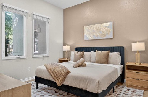 Cityplace Apartment | Worldcup Ready Beautifully Furnished One Bedroom Apartment in the Heart of West Village Dallas with Pool and Free Parking