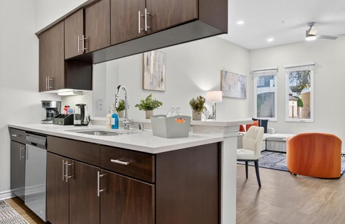 Cityplace Apartment | Worldcup Ready Beautifully Furnished One Bedroom Apartment in the Heart of West Village Dallas with Pool and Free Parking