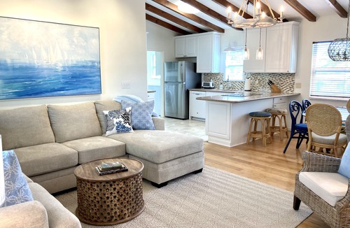 Marathon House | Wow! Deep Water Canal, Swimspa Pool, Kayaks, Walk to Ocean Front Tiki Bar!