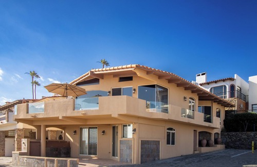Las Gaviotas House | WOW! Discounted 30%! SURFERS DREAM LOCATION! New Beach Home in Las Gaviotas