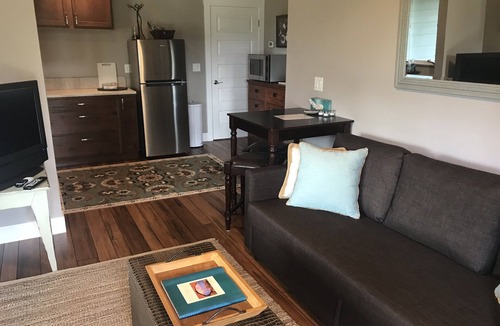 Southern Crossing House | WOW-Great location, river access, trails, Old Mill, downtown and the mountain.