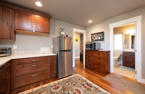 Southern Crossing House | WOW-Great location, river access, trails, Old Mill, downtown and the mountain.