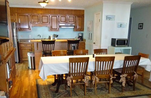Eatonton House | WOW views@Lake Oconee! Dock! Firepit! Hot-tub! PetsOK! Labor Day available!