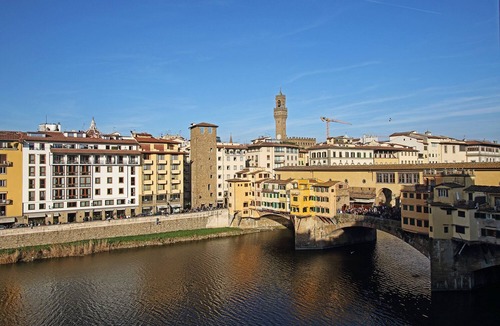 Oltrarno Apartment | WOW! WHAT A VIEW! FACING THE RIVER AND THE OLD BRIDGE!