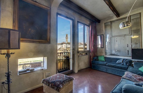 Oltrarno Apartment | WOW! WHAT A VIEW! FACING THE RIVER AND THE OLD BRIDGE!