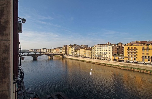 Oltrarno Apartment | WOW! WHAT A VIEW! FACING THE RIVER AND THE OLD BRIDGE!