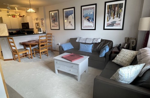 Winter Park Condo | WP Base! Zephyr Mtn Ldge 1BR Ski In/Out, Smart TVs, solo WiFi, NEW BATH