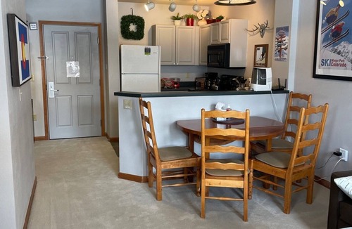 Winter Park Condo | WP Base! Zephyr Mtn Ldge 1BR Ski In/Out, Smart TVs, solo WiFi, NEW BATH