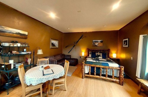 Slana Cabin | Wrangell Mountains Glamping Cabin, Ideal to Discover the Alaskan Wilderness