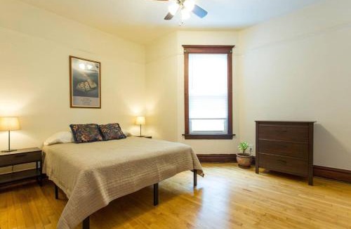 Lakeview Apartment | Wrigley Oasis! Steps from the Field! - 3BD 1BA