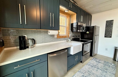 Robbinsville House | Wrigs Ridge | Tiny Cabin w/Views & Creek Sound