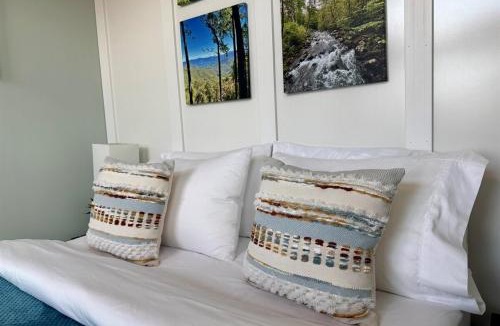 Robbinsville House | Wrigs Ridge Tiny Cabin with Views and Creek Sound