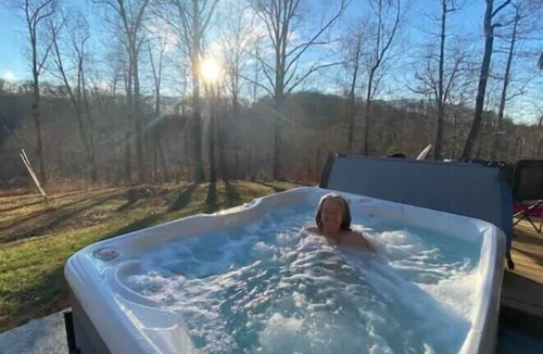 Franklin House | Writers Cabin 4BR - opt Hot Tub/Hiking Trails