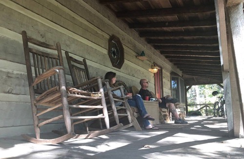 Franklin House | Writers Cabin 4BR - opt Hot Tub/Hiking Trails