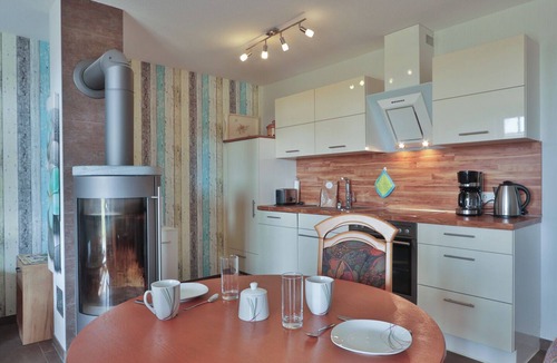 Borgerende Apartment | Wunderschöne Ferienwohnung mit Kamin, Fußbodenheizung und Blick in die Natur und nur 200 m bis zur Ostsee