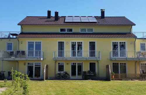 Borgerende Apartment | Wunderschöne Ferienwohnung mit Kamin, Fußbodenheizung und Blick in die Natur und nur 200 m bis zur Ostsee