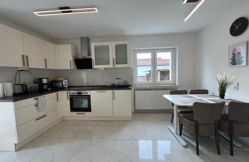 Neureut Nordlicher Teil Apartment | Wunderschöne Unterkunft mit Terrasse - 24h7t Checkin