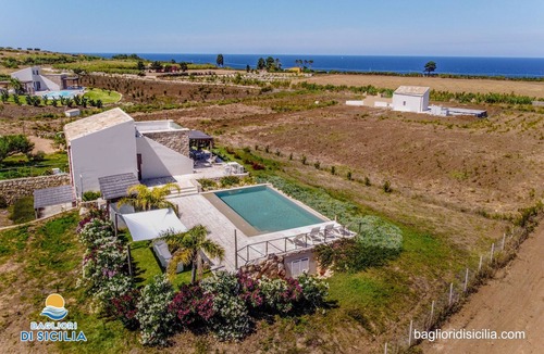 Scopello Villa | WWW.BAGLIORIDISICILIA.COM - LAST MINUTE 25 JULY - 1 AUGUST!