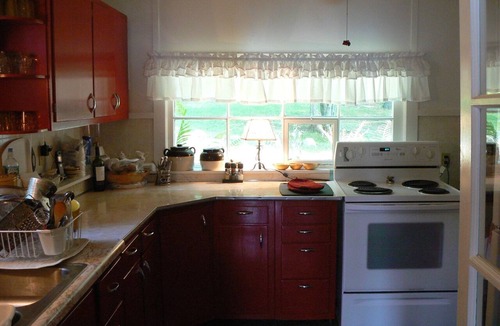 Poultney Cabin | Wyldwood Lodge, on the lakeshore with views of the water & Green Mountains of VT