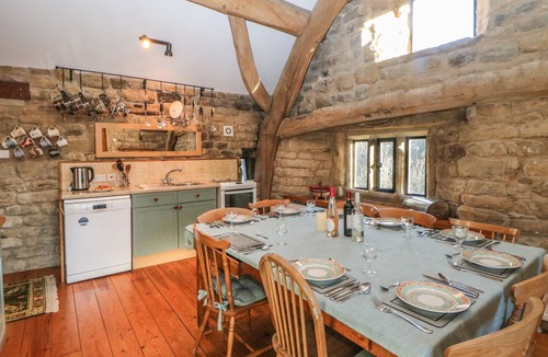 Hoylandswaine Cottage | WYNDELL CRUCK COTTAGE, character holiday cottage in Stocksbridge