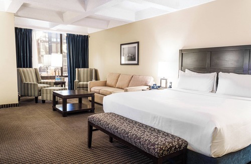 Southside Hotel | Wyndham Edmonton Hotel and Conference Centre