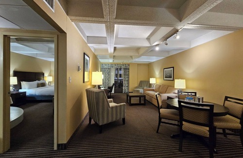 Southside Hotel | Wyndham Edmonton Hotel and Conference Centre
