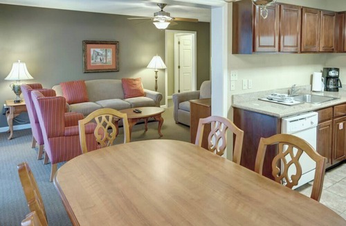 Williamsburg Condo | Wyndham Kingsgate | Four 2BR Suites Sleeps 24!