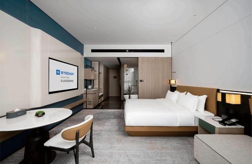Shizhong District Hotel | Wyndham Leshan Downtown