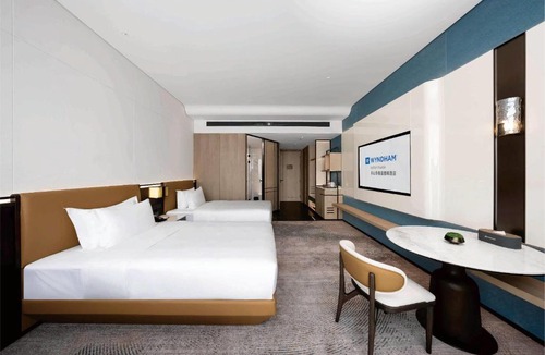 Shizhong District Hotel | Wyndham Leshan Downtown
