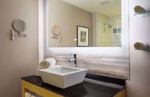 Noblesville Hotel | Wyndham Noblesville