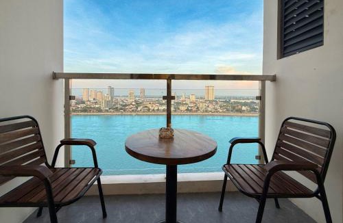 Daun Penh Hotel | X One Hotel