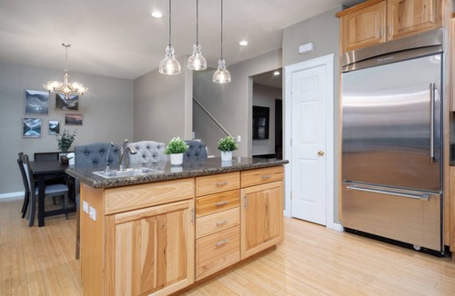 Winchester House | Xenia Retreat- North Roseburg Area Family Retreat with Seasonal Pool