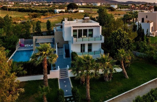 Zipari Villa | XENOS VILLA 1 WITH PRIVATE SWIMMING POOL, NEAR THE SEA