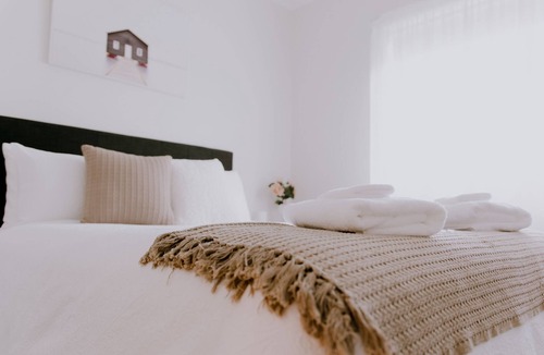 Central Mudgee House | Xenya Accommodation,Mudgee NSW 2 Bedroom 2 Bathroom Guesthouse, Perfect Location