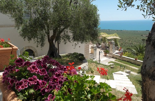 Monte Sant'Angelo Villa | XIXth century VILLA BASSO in Gargano- holiday rental overlooking the sea
